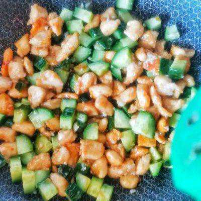 2025属虎人运势大揭秘，事业投资双丰收，天赐良缘成赢家